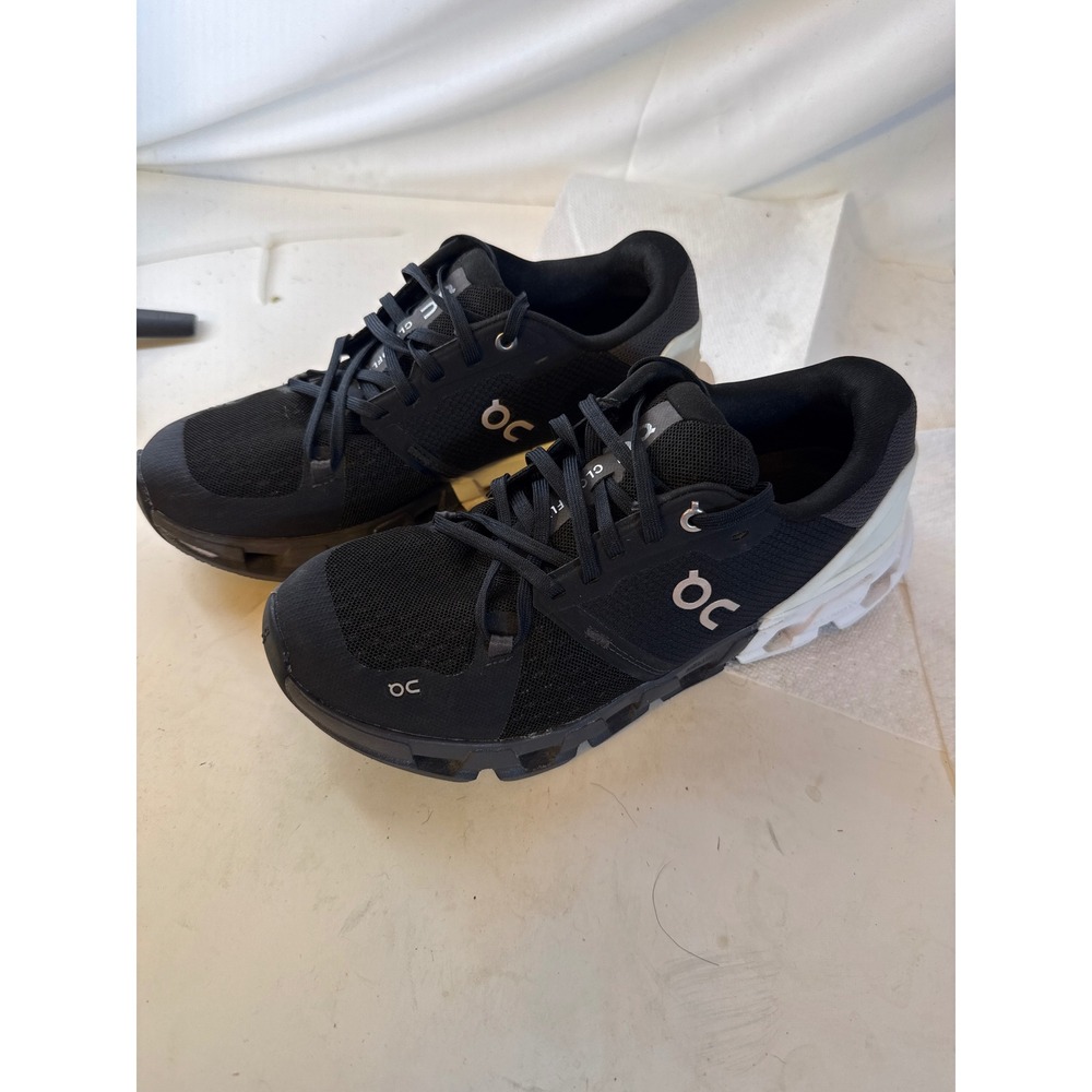 On Cloudflyer Black White Running Shoes Womens 8 71.98671 Swiss Engineering - Picture 2 of 10